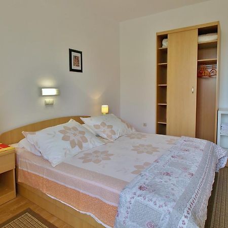 Apartments Eufemija Rab Town Extérieur photo