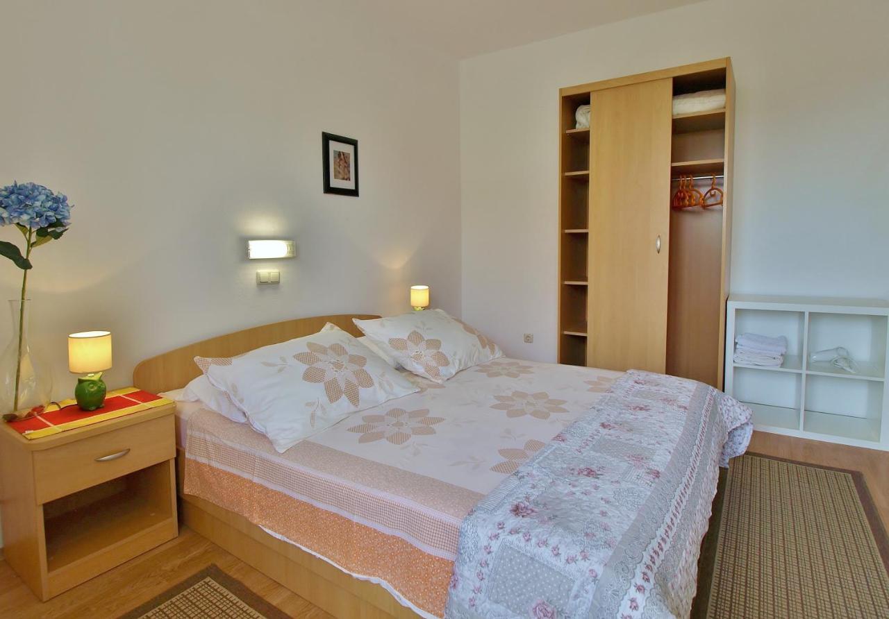 Apartments Eufemija Rab Town Extérieur photo