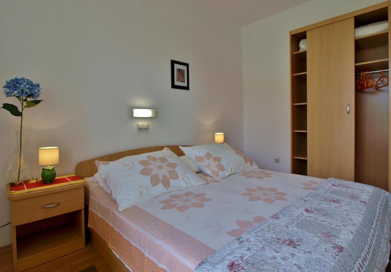 Apartments Eufemija Rab Town Extérieur photo